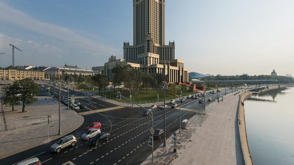 НКТП Леонидов и Сталинская высотка в Зарядье